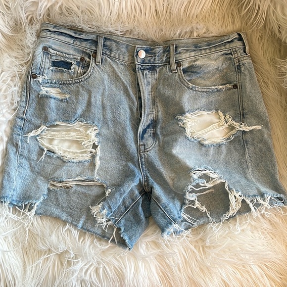 American Eagle 90s Boyfriend Shorts - Picture 1 of 8